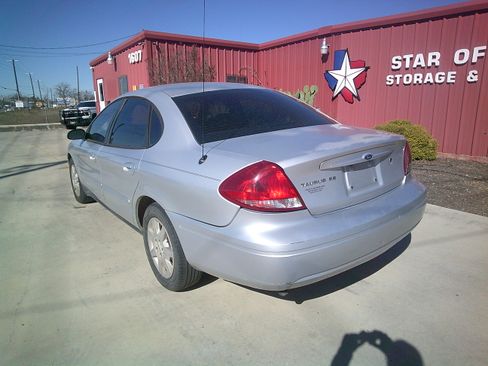 Used 2005 Ford Taurus SE image 3