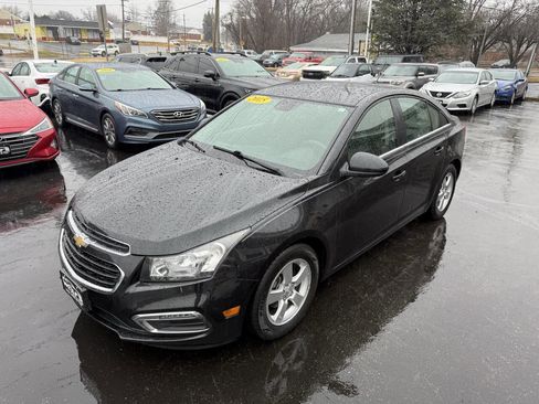 Used 2015 Chevrolet Cruze LT image 2