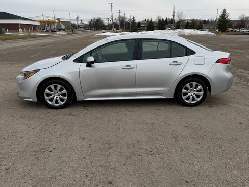 Used 2025 Toyota Corolla LE image 6