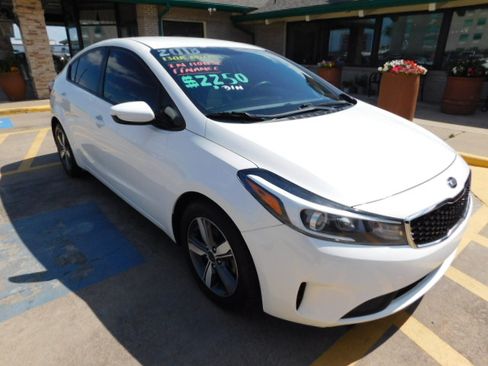 Used 2018 Kia Forte LX image 1