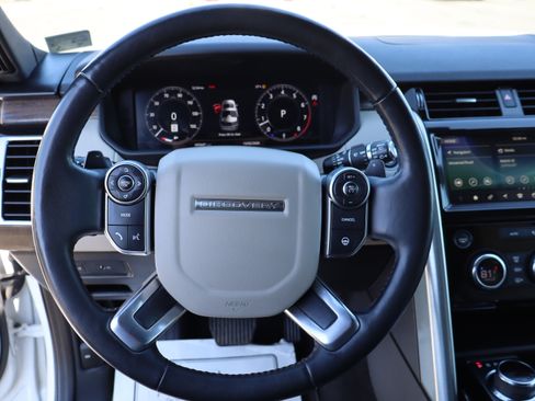 Used 2018 Land Rover Discovery HSE image 24