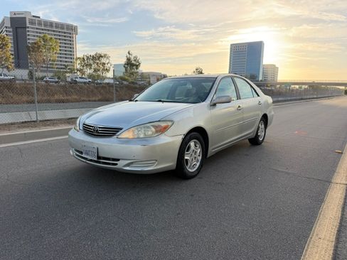Used 2002 Toyota Camry LE FWD image 1