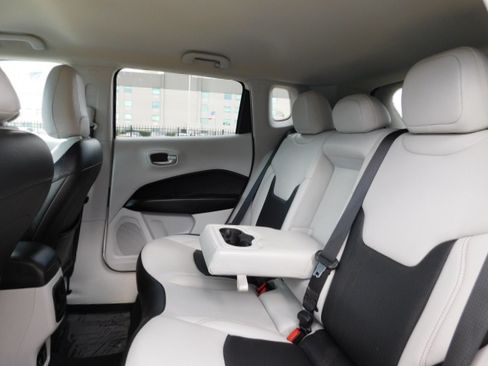 Used 2020 Jeep Compass Limited image 19