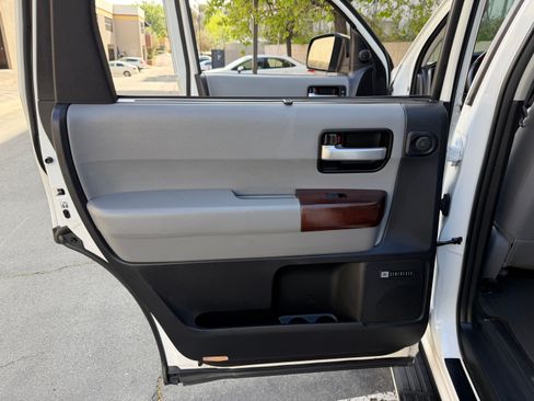Used 2016 Toyota Sequoia Platinum image 19