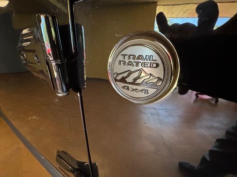 Used 2025 Jeep Gladiator Sport image 8