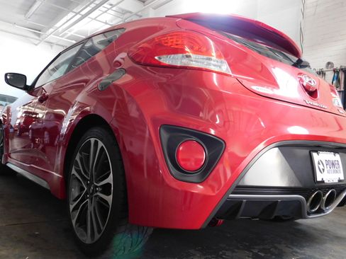 Used 2016 Hyundai Veloster Turbo image 2