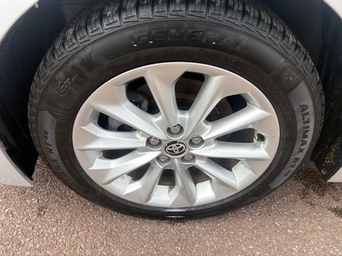 Used 2020 Toyota Corolla LE image 10