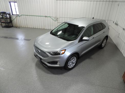 Used 2024 Ford Edge SEL image 17