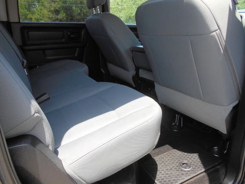 Used 2016 RAM 1500 4x4 Crew Cab Tradesman image 9
