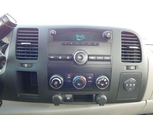 Used 2013 Chevrolet Silverado 3500 image 17