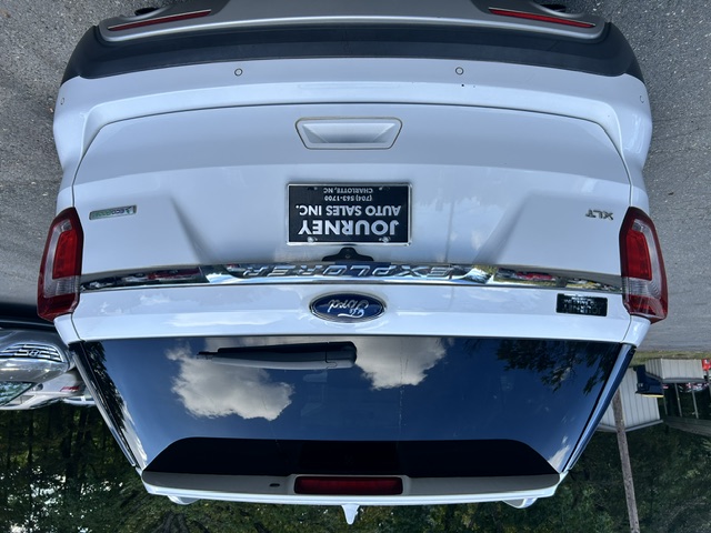 Used 2017 Ford Explorer FWD XLT image 4