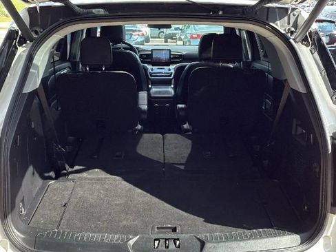 Used 2022 Ford Explorer XLT w/ Equipment Group 202A image 12