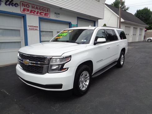 Used 2018 Chevrolet Suburban 4WD LT image 1