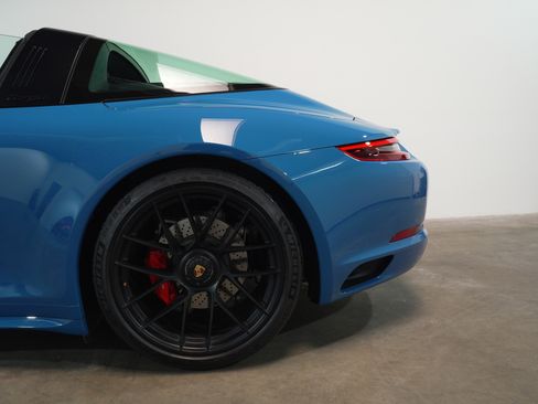 Used 2018 Porsche 911 Targa 4 GTS image 48