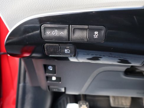 Used 2019 Toyota Prius Prime Premium image 21