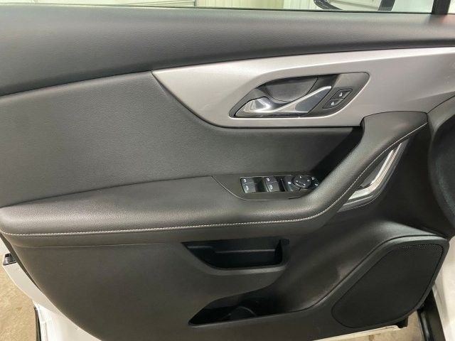 Used 2025 Chevrolet Blazer FWD LT w/ 2LT image 8