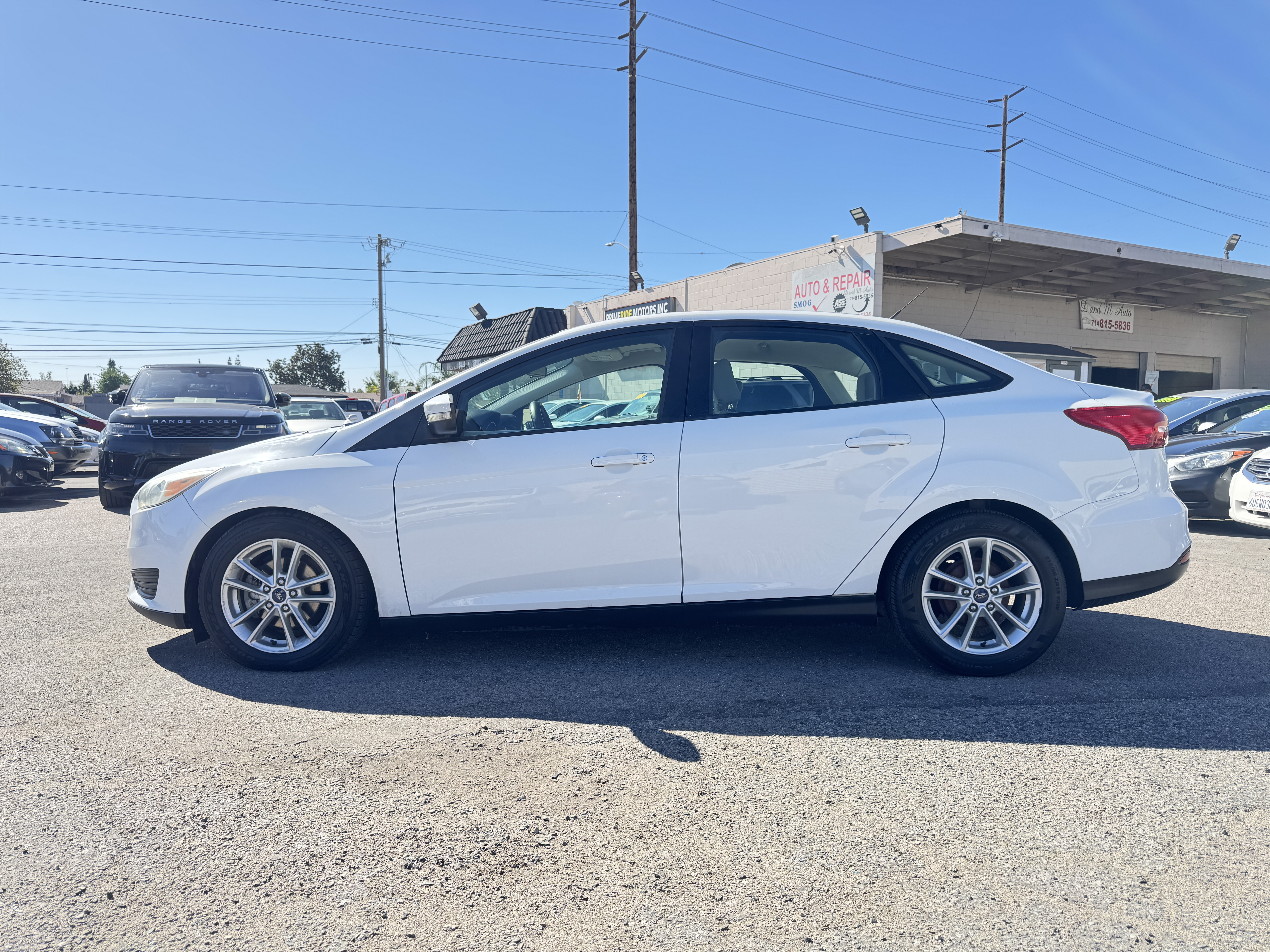 Used 2016 Ford Focus SE Sedan FWD image 4