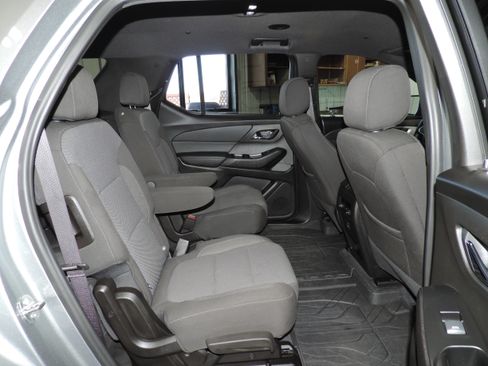 Used 2023 Chevrolet Traverse LT image 20