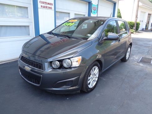 Used 2016 Chevrolet Sonic LT Hatchback FWD image 1