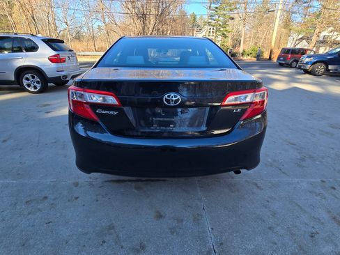 Used 2012 Toyota Camry image 3