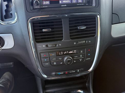 Used 2019 Dodge Grand Caravan GT FWD image 12
