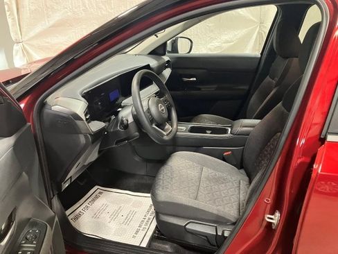 Used 2025 Nissan Kicks SV image 2