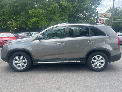 Used 2011 Kia Sorento AWD LX image 2