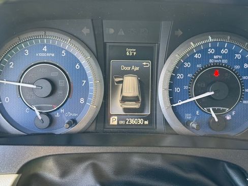 Used 2017 Toyota Sienna XLE Premium image 16