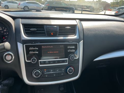 Used 2016 Nissan Altima image 12