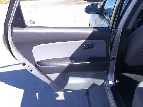 Used 2010 Hyundai Elantra SE image 10
