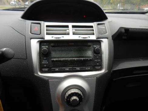 Used 2008 Toyota Yaris 2-Door Hatchback FWD image 13
