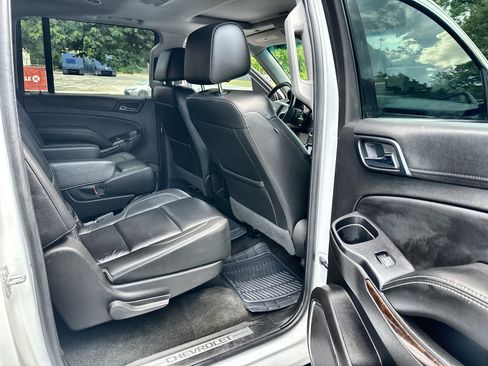 Used 2018 Chevrolet Suburban 4WD LT image 9
