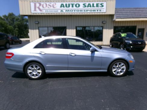 Used 2013 Mercedes-Benz E 350 4MATIC Sedan image 6