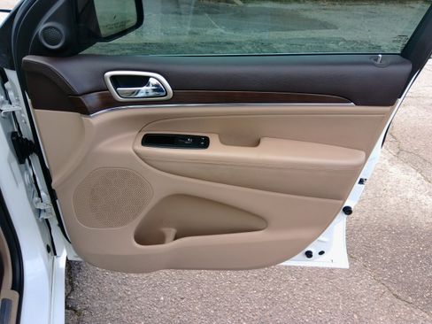 Used 2014 Jeep Grand Cherokee Overland image 28