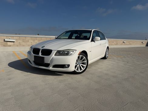 Used 2011 BMW 328i Sedan RWD image 2