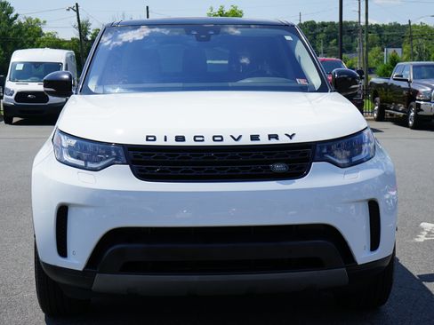 Used 2020 Land Rover Discovery HSE image 2