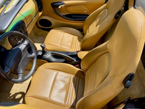 Used 2000 Porsche Boxster RWD image 25