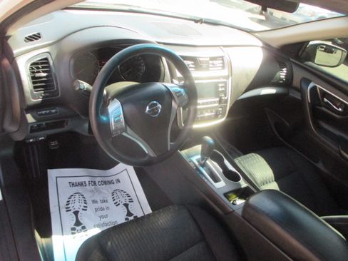 Used 2017 Nissan Altima 2.5 S Sedan 4D FWD image 5