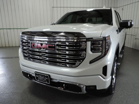 Used 2025 GMC Sierra 1500 4x4 Crew Cab Denali image 5