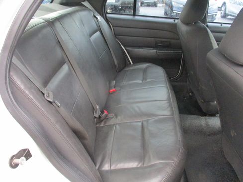 Used 2010 Ford Crown Victoria Police Interceptor image 6
