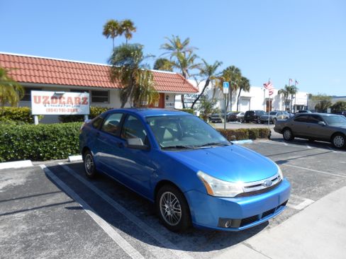 Used 2010 Ford Focus SE image 8
