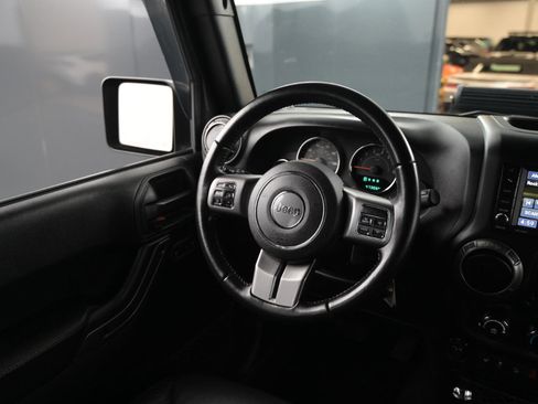 Used 2018 Jeep Wrangler Unlimited Sahara image 34