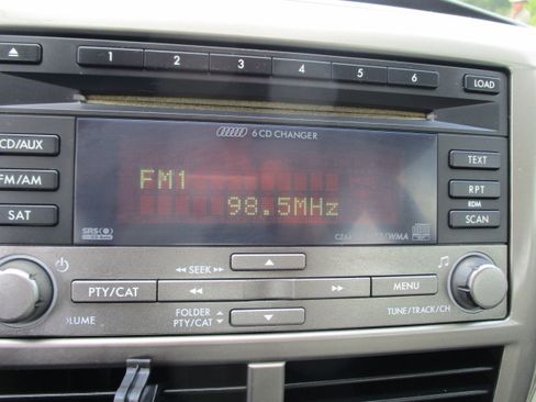 Used 2010 Subaru Impreza 2.5i Premium image 30