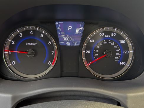 Used 2012 Hyundai Accent GLS image 10