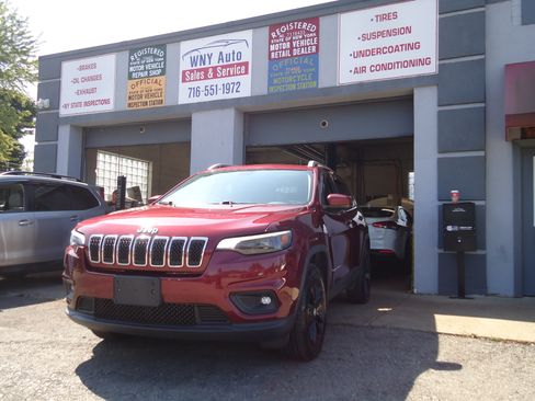 Used 2019 Jeep Cherokee 4WD Latitude Plus image 1