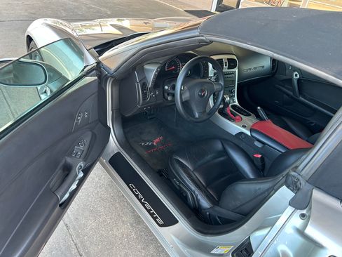 Used 2006 Chevrolet Corvette Convertible w/ 2LT RWD image 4