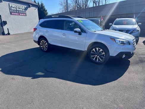 Used 2017 Subaru Outback 3.6R Limited image 2
