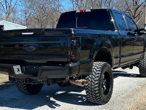 Used 2017 Ford F250 Lariat image 5