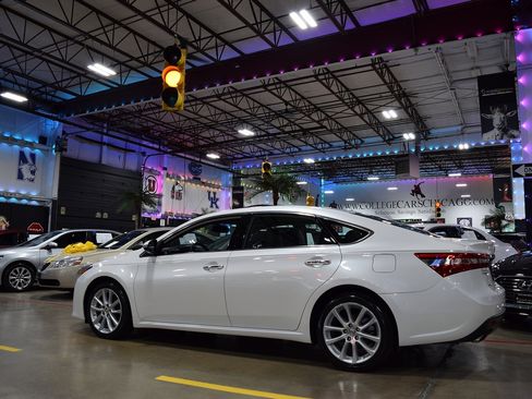 Used 2013 Toyota Avalon XLE Touring FWD image 4
