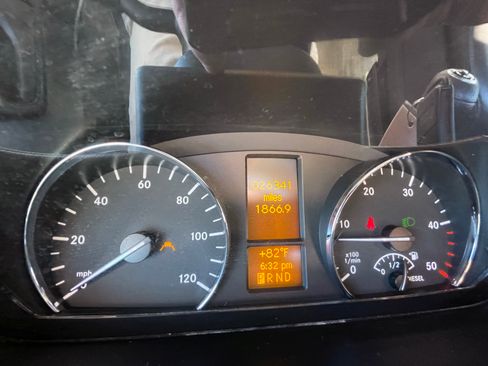 Used 2014 Mercedes-Benz Sprinter 4500 image 38